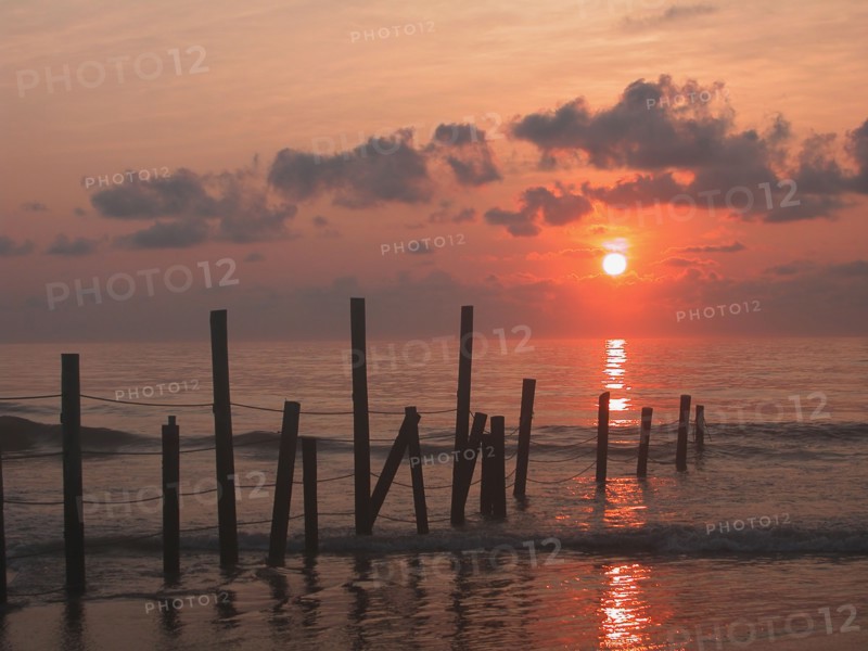 USA, Pennsylvania, Scenic sunset over sea. 
Photo: Calysta Images