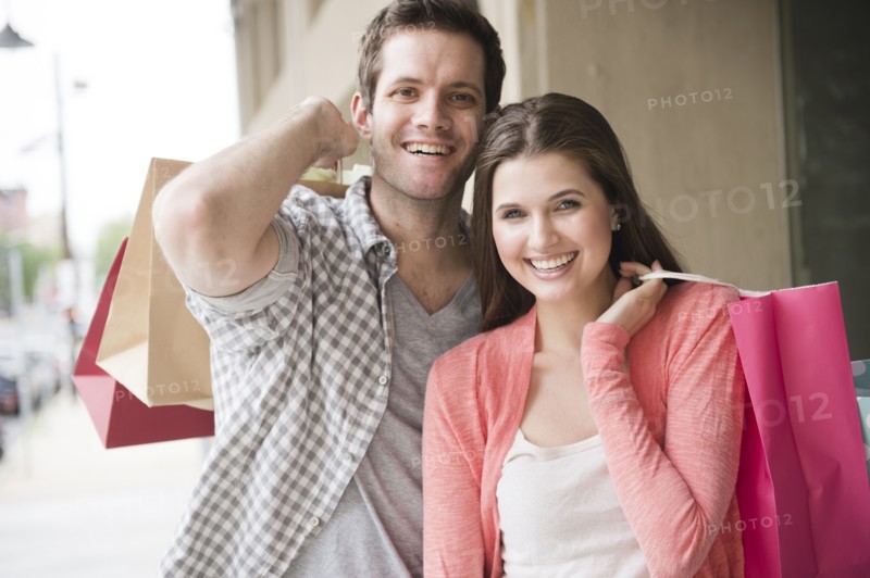 USA, New Jersey, Jersey City, Happy young couple shopping. Photo : Jamie Grill