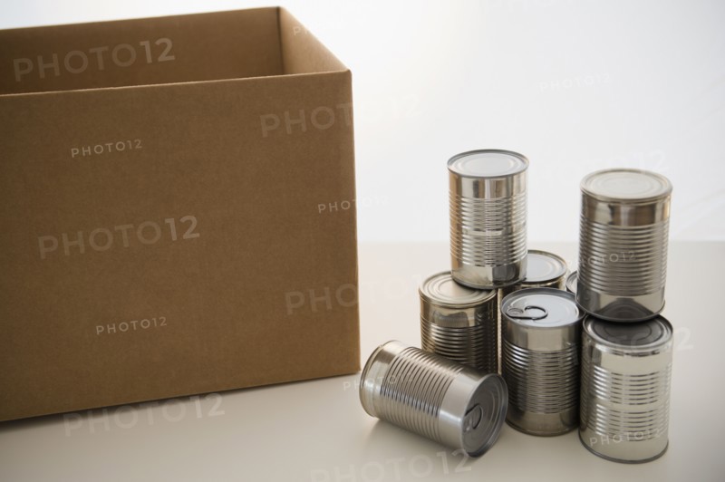 Tin cans and cardboard box. Photo : Jamie Grill