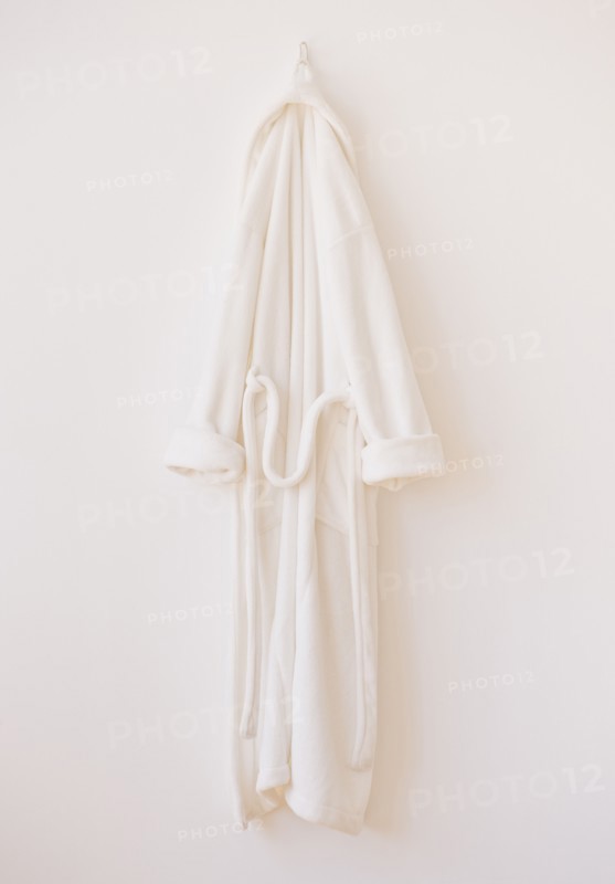 Studio shot of white bathrobe. Photo : Daniel Grill
