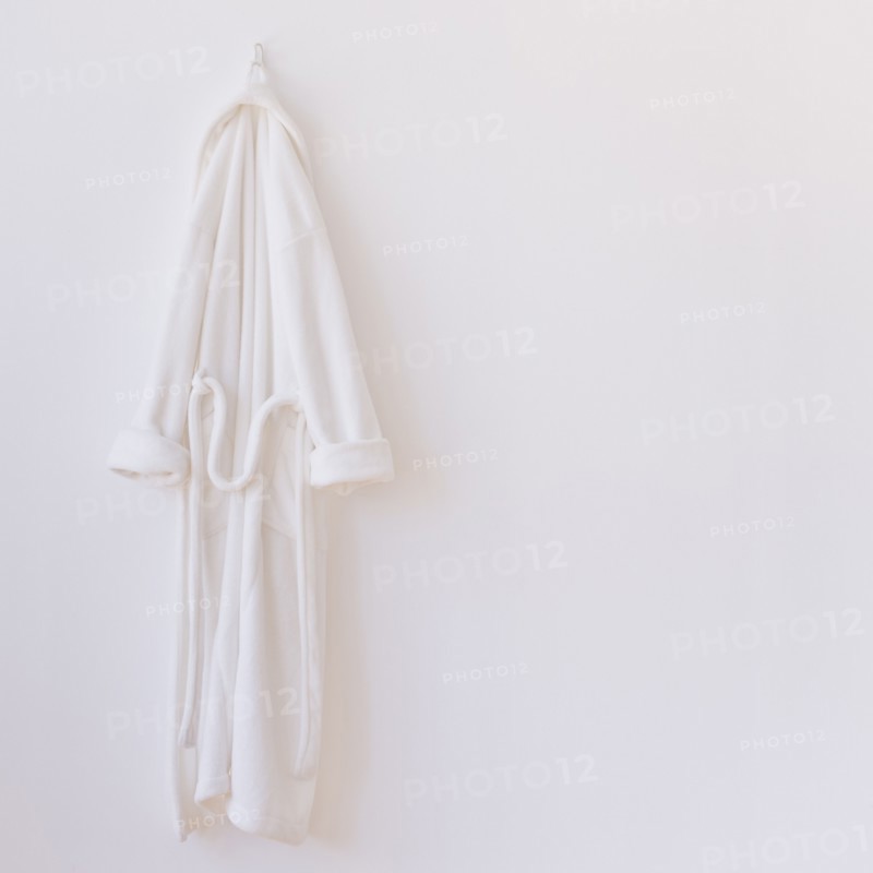 Studio shot of white bathrobe. Photo : Daniel Grill