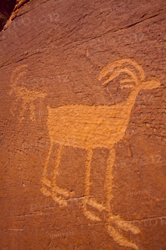 USA, Utah, Native American art on stone wall. Photo : John Kelly