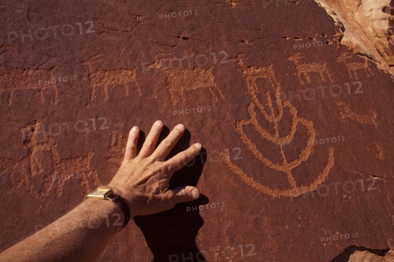 USA, Utah, Native American art on stone wall. Photo : John Kelly