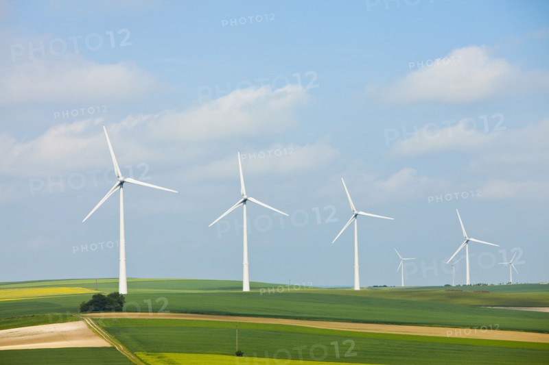 France, Rocroi, Wind turbines on fields. Photo : Mike Kemp