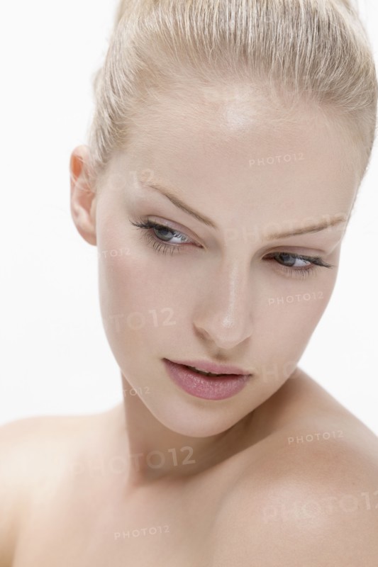 Beauty portrait of woman. Photo : Jan Scherders