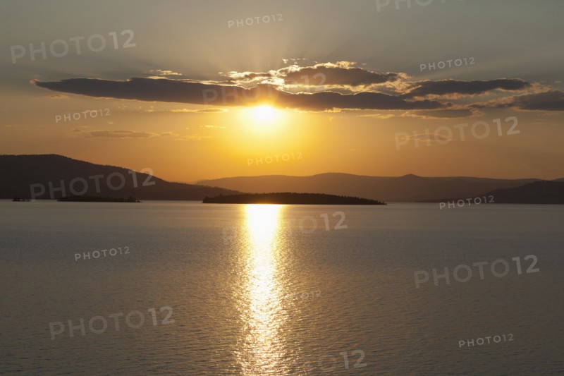 USA, Montana, Flathead Lake, View of sunset over lake. Photo: Noah Clayton