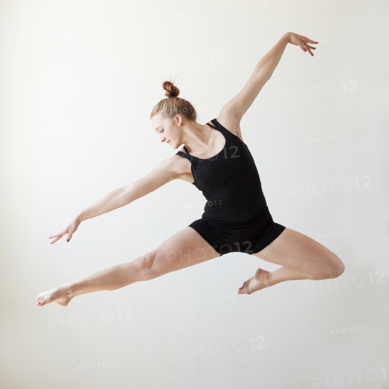 Teenage (16-17) gymnast exercising. Photo: Jessica Peterson