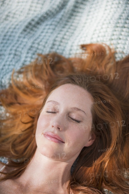Portrait of woman sleeping. Photo : Tetra Images