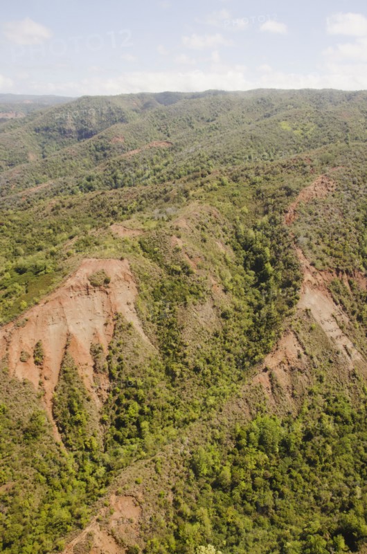 Elevated view of canyon. Photo : Jamie Grill