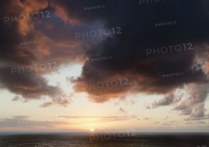 Sea at sunset. Photo: Jamie Grill