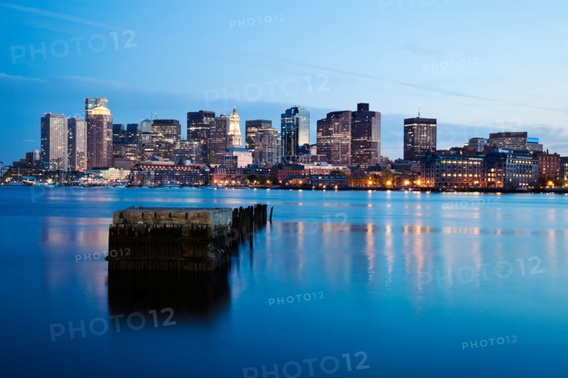 Boston at sunset. Photo : Henryk Sadura