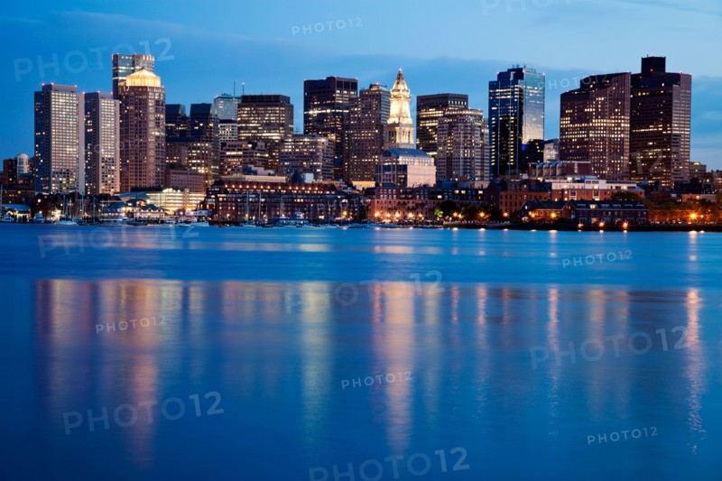 Boston at sunset. Photo : Henryk Sadura