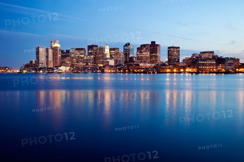 Boston at sunset. Photo : Henryk Sadura