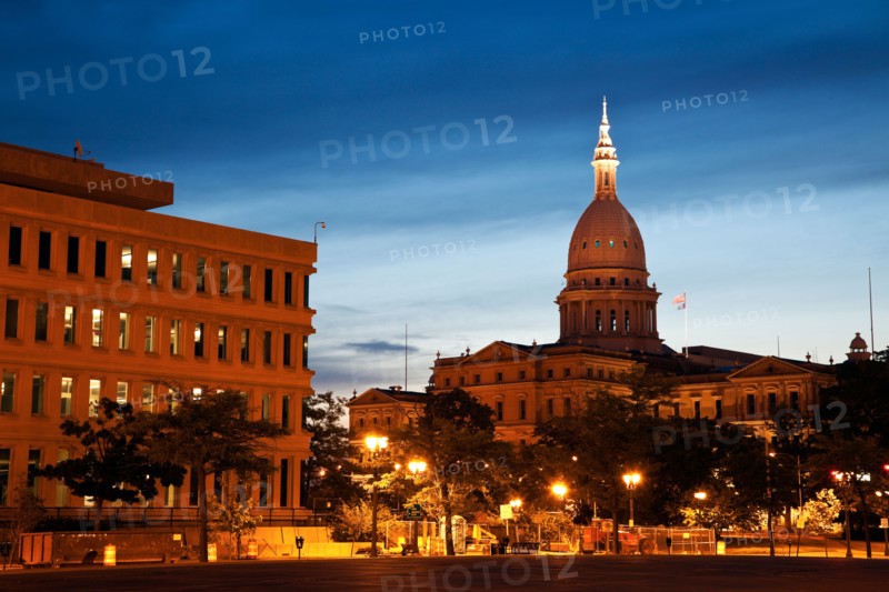 State Capitol Building at sunrise. Photo : Henryk Sadura