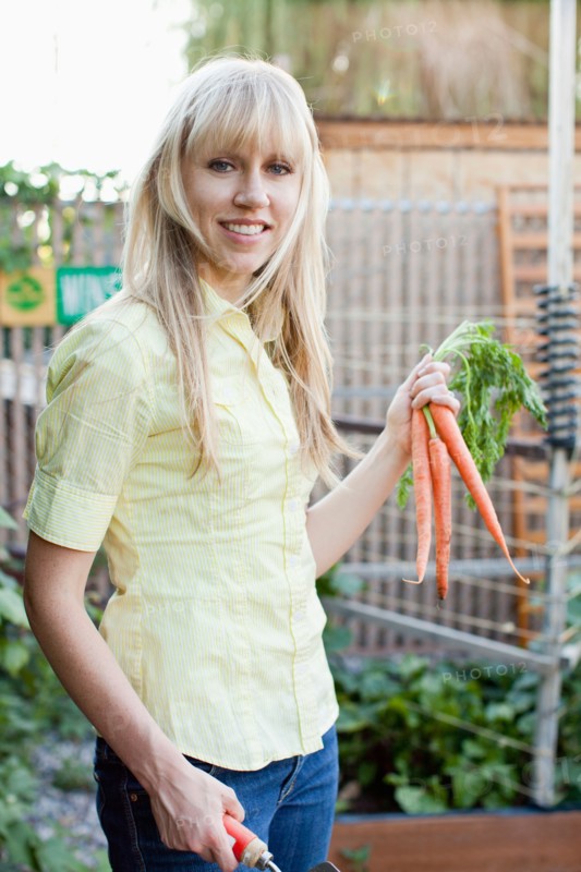 Woman working in garden. Photo: Jessica Peterson