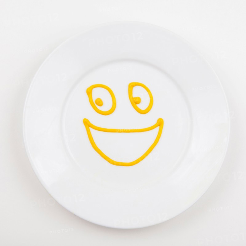 Plate with smiley face made of mustard. Photo: Jessica Peterson