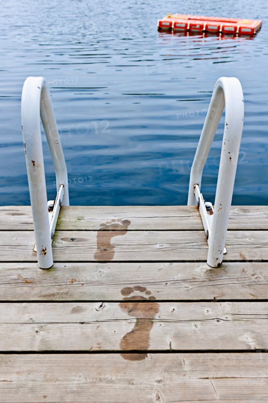 Parry Sound, Wet footprints leading to water