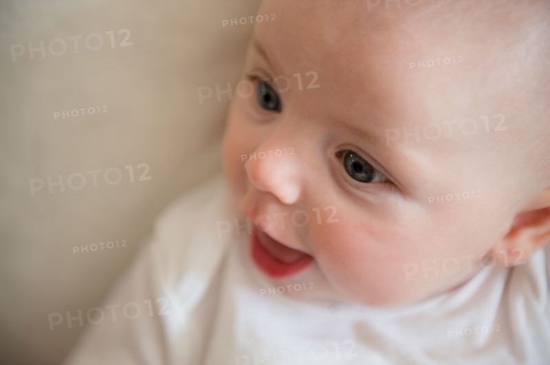 Portrait of baby boy (2-5 months). Photo : Jamie Grill