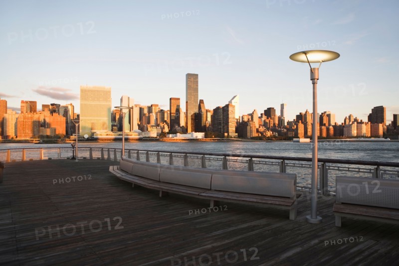 Trump Plaza, Skyline with promenade at sunset. Photo : Alan Schein