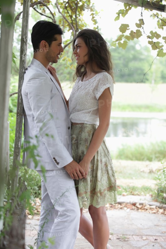 Young couple dating in vineyard. Photo : pauline st.denis