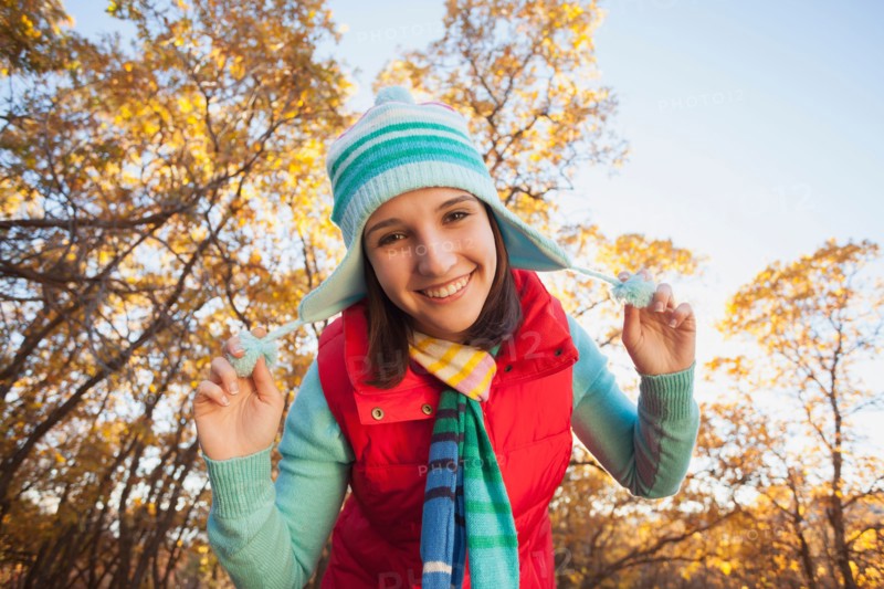 Portrait of smiling young woman in autumn forest. Photo : Mike Kemp