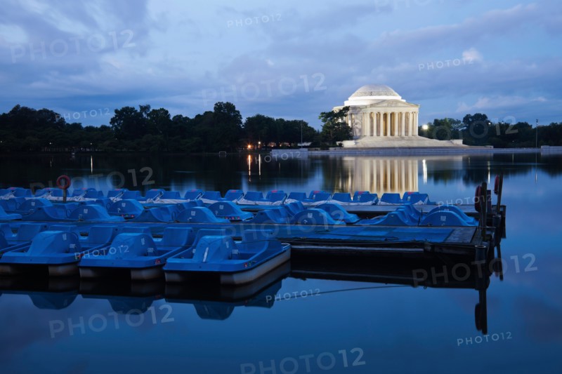Thomas Jefferson Memorial at dusk. Photo: Henryk Sadura