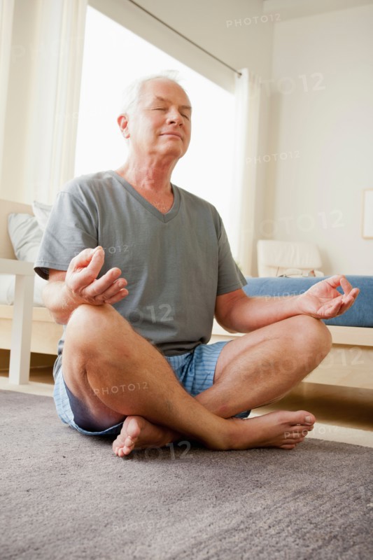 Senior man meditating. Photo : Rob Lewine
