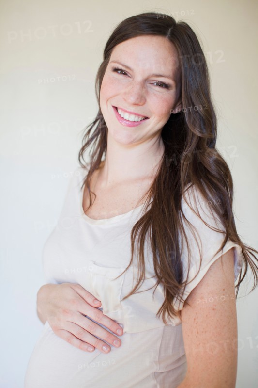 Portrait of pregnant mid adult woman. Photo : Jessica Peterson