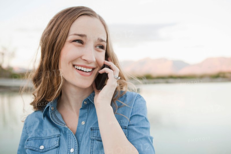 Portrait of young woman talking on phone. Photo : Jessica Peterson