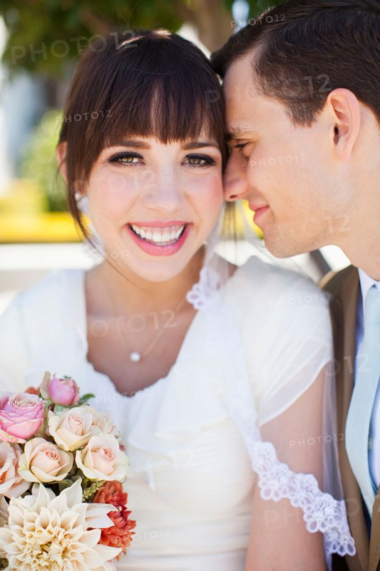 Portrait of young bride and groom. Photo : Jessica Peterson