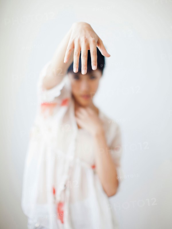 Studio Shot of dancing woman. Photo : Jessica Peterson