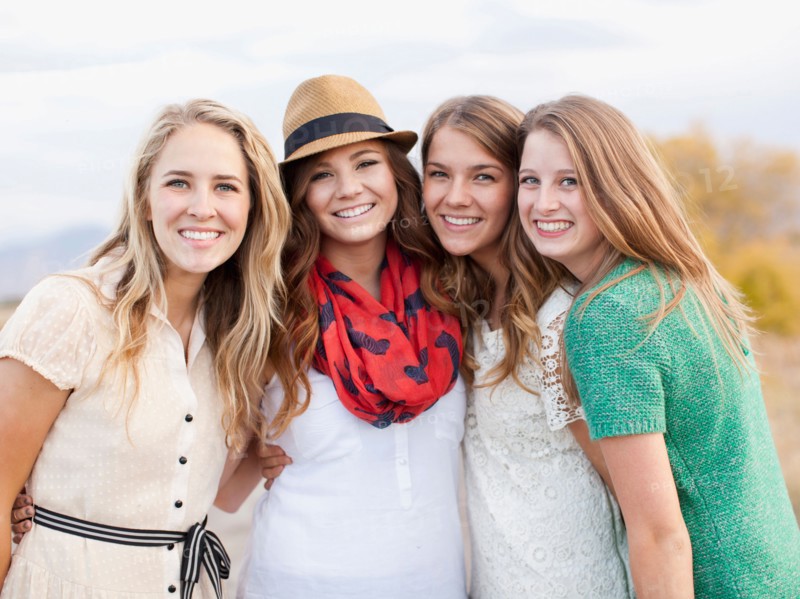 Waist up portrait of four friends. Photo : Jessica Peterson