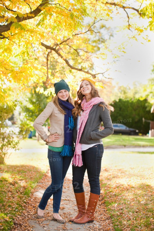 Portrait of two young women in autumn day. Photo : Jessica Peterson
