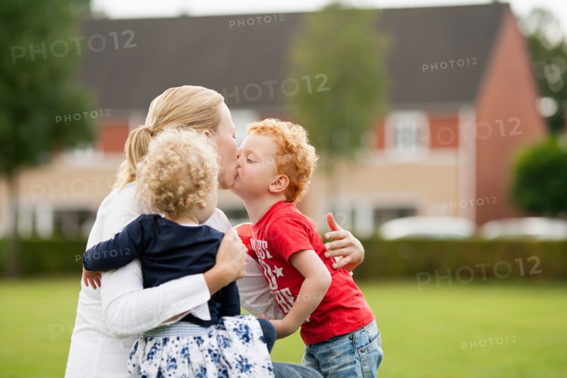Mother with her children (2-3, 4-5)