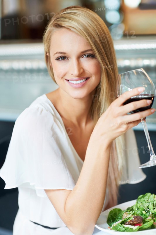 Woman eating lunch in restaurant