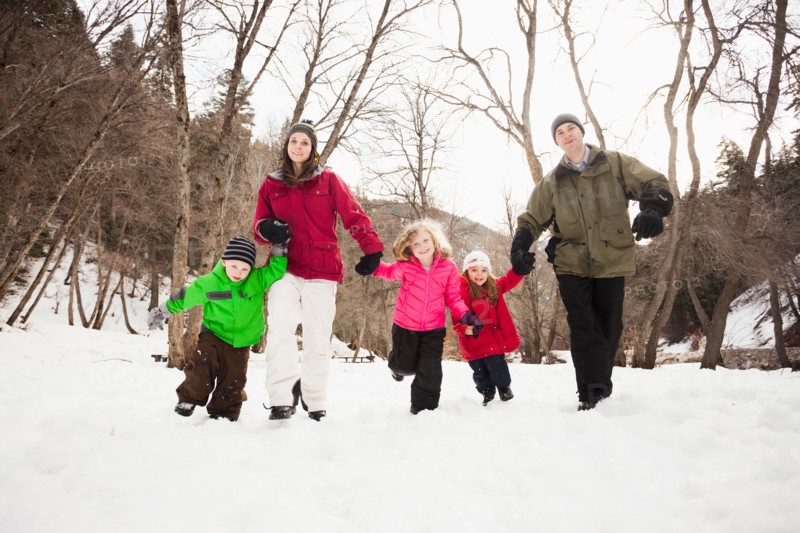 Three children (2-3, 4-5) with parents during stroll