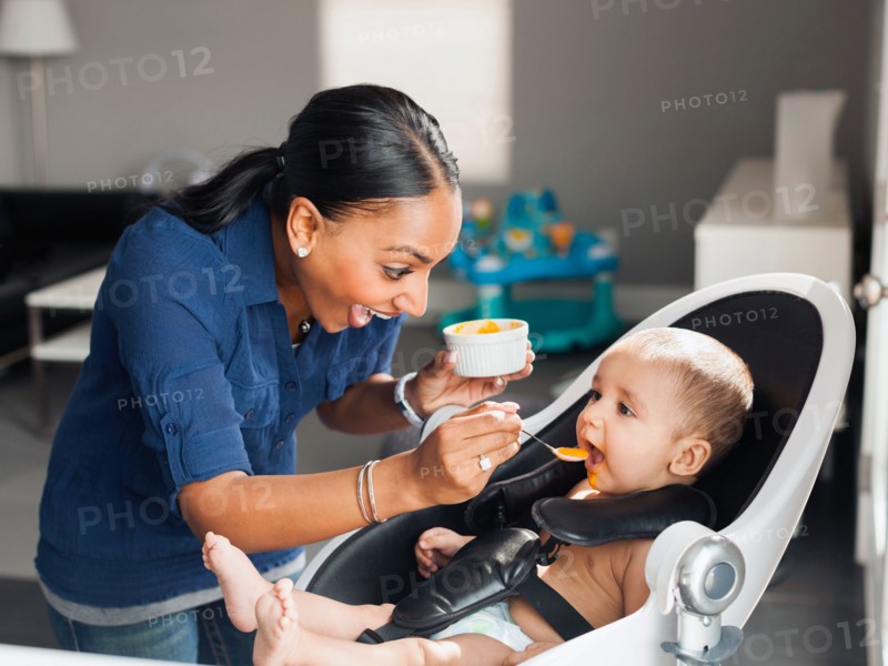 Mother feeding baby (2-5 moths)