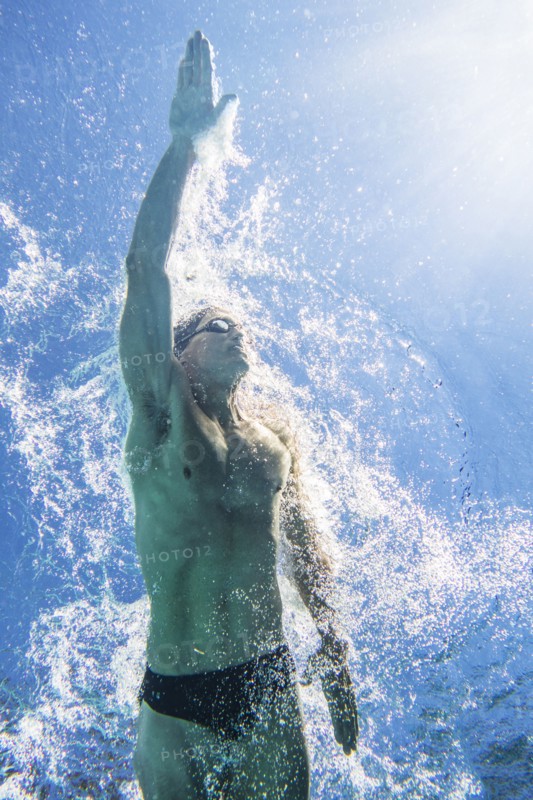 Underwater view of athletic swimmer.
Photo : Daniel Grill