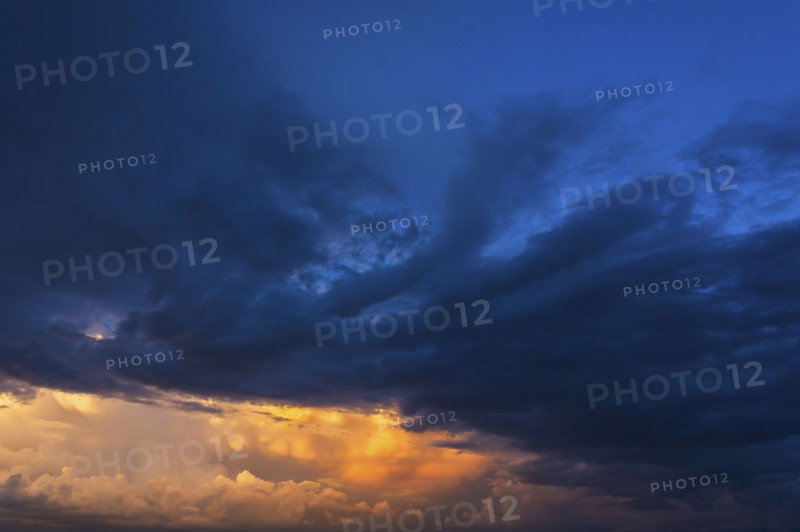 Clouds on blue sky.
Photo : Daniel Grill