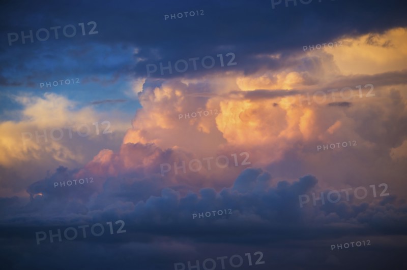 Clouds on blue sky.
Photo : Daniel Grill