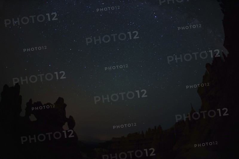 Night sky above rocks. USA, Utah, Bryce Canyon.
Photo : Daniel Grill