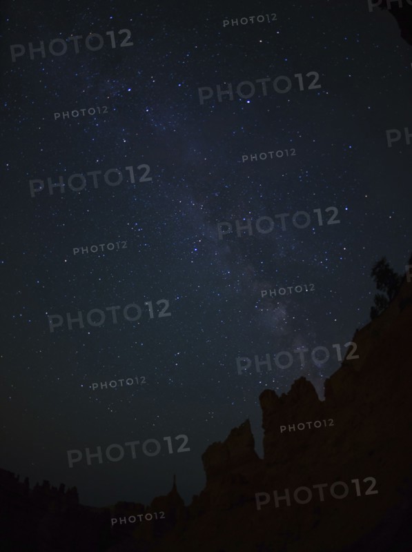 Night sky above rocks. USA, Utah, Bryce Canyon.
Photo : Daniel Grill