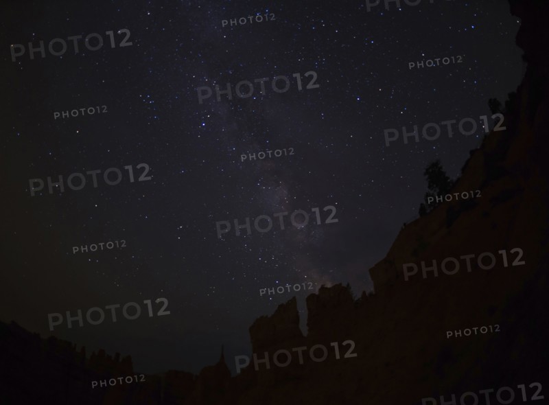 Night sky above rocks. USA, Utah, Bryce Canyon.
Photo : Daniel Grill