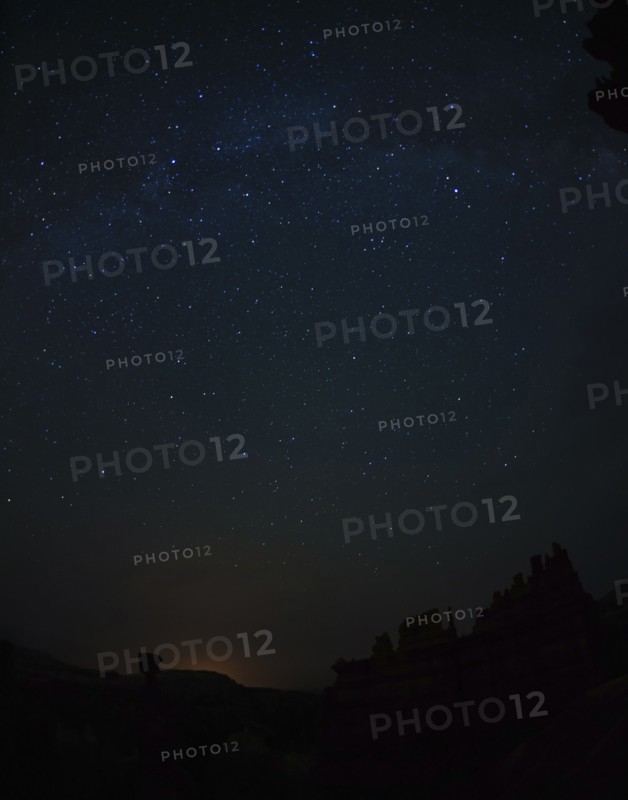 Night sky above rocks. USA, Utah, Bryce Canyon.
Photo : Daniel Grill