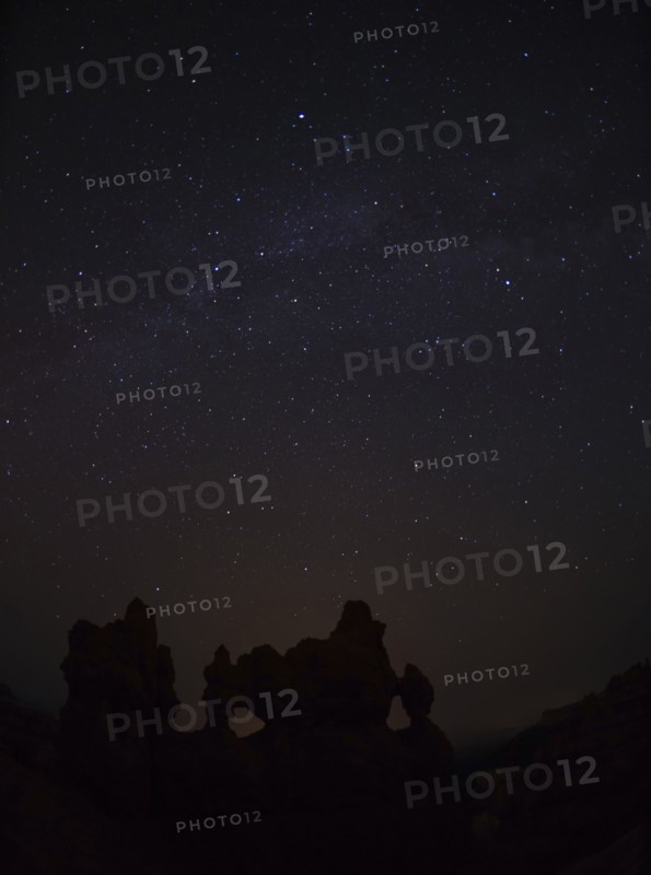 Night sky above rocks. USA, Utah, Bryce Canyon.
Photo : Daniel Grill
