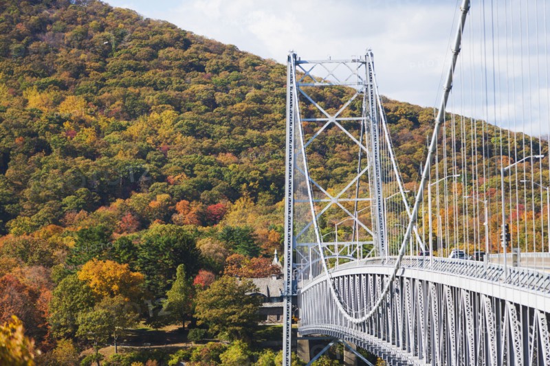 View of bridge in autumn. USA, New York State, Bear Mountain.
Photo : fotog