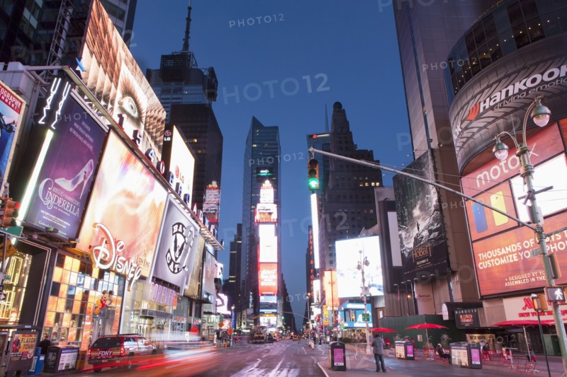 Time Square at night. USA, New York State, New York City.
Photo : fotog
