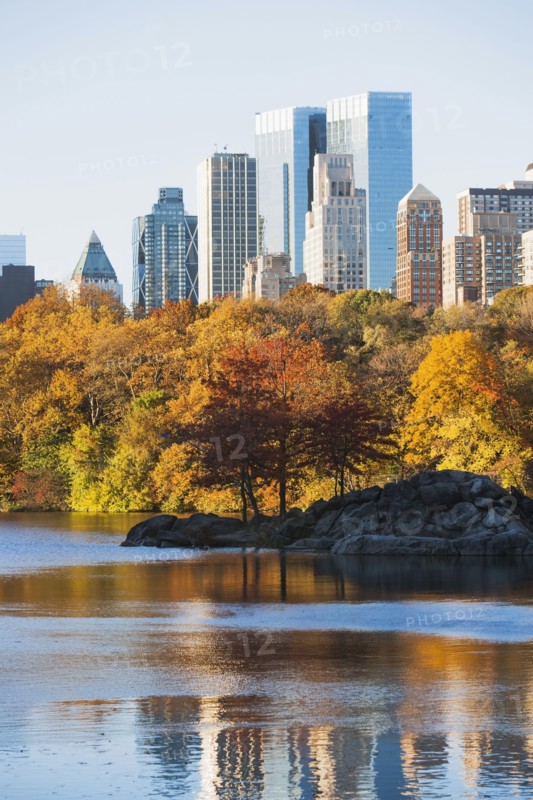 View of Central Park in autumn. USA, New York State, New York City.
Photo : fotog