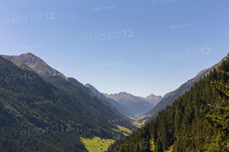 View to mountain valley. Austria, Tirol, Kappl.
Photo : JOHANNES KROEMER