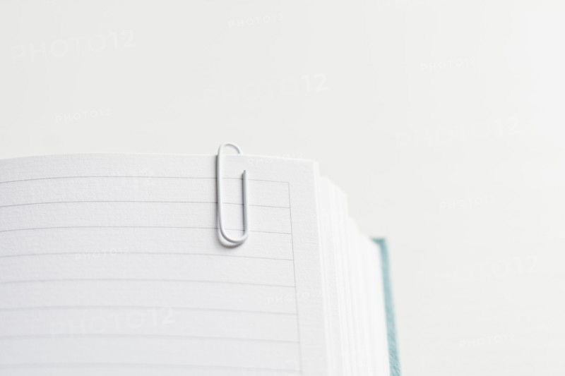 Open and empty journal with paper clip attached.
Photo : Kristin Lee